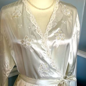 Elegant White Lace Trim Satin Robe